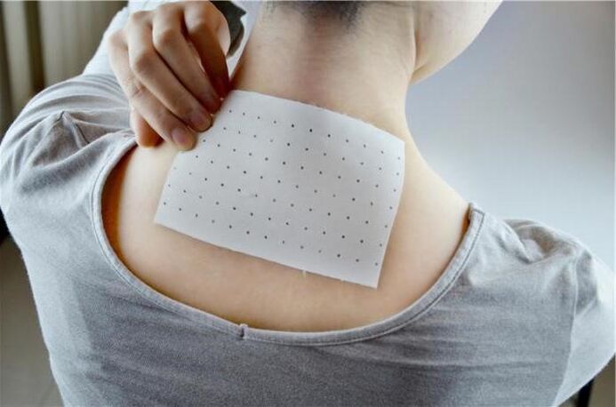 Typically, applying back pain patches does not cause any difficulty. 
